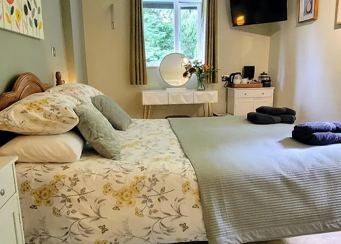 Kingsley Cottage - Beautiful Riverside Setting